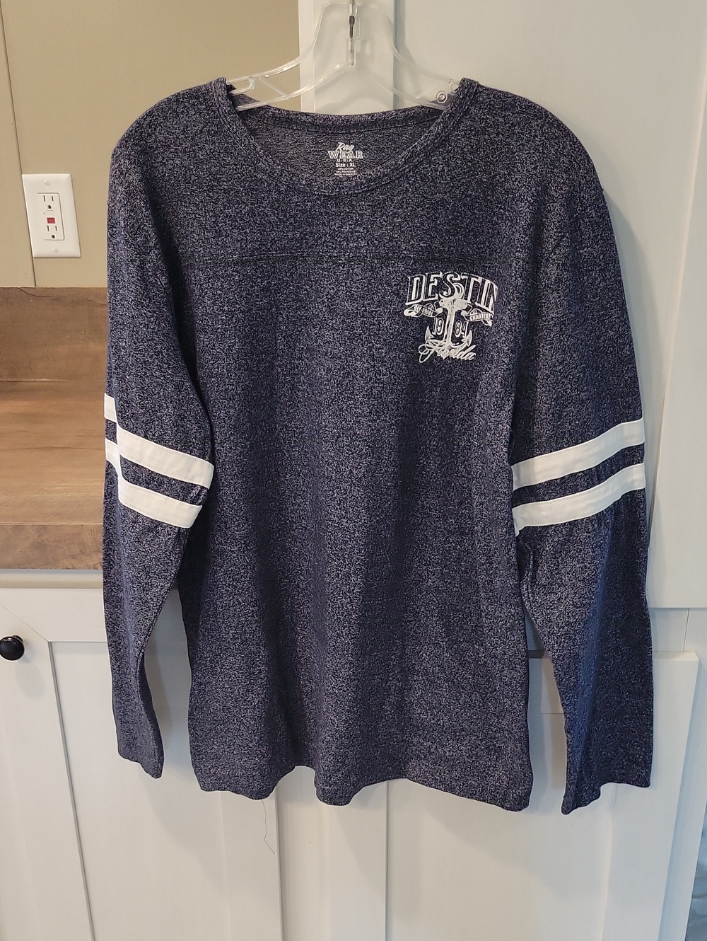 Graphic Long-Sleeve Crewneck Sweatshirt in Navy